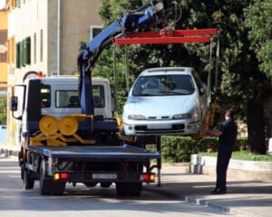 Ein professioneller Abschleppdienst kann Ihr Auto auf sichere Weise aus dem Verkehr ziehen.