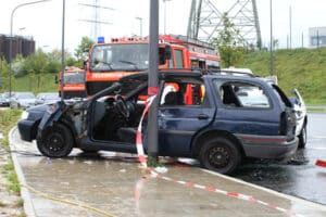 Das Absichern einer Unfallstelle durch die Feuerwehr geschieht bei sehr gefährlichen Situationen. 