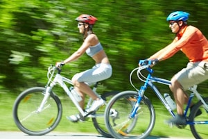 Gibt es eine Regelung für Radfahrer zum Abstand zum anderen Fahrrad beim Überholen?