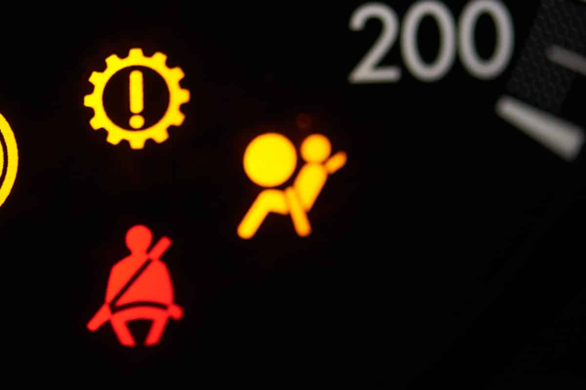 Whrend Der Fahrt Leuchtet Die Airbag Kontrollleuchte Stndig