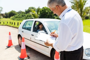 Lkw, Motorrad oder Auto: Für den Führerschein ist eine Prüfung in Theorie und Praxis vonnöten.