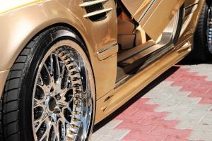 Auto komplett in Gold lackieren: Auch das ist möglich.