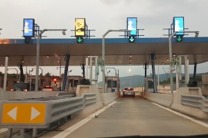 Vor allem auf der Autobahn wird in Spanien eine Maut fällig.