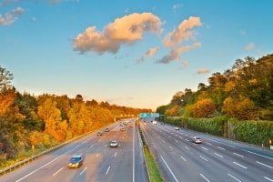 Auf der Autobahn in Spanien gilt das Rechtsfahrgebot.