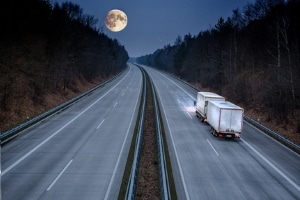 Verschiedene Autoscheinwerfer haben auch verschiedene Lumen.