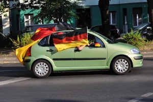 Autoschmuck für die Hochzeit: Vorschriften für die Deko