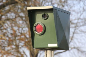 Blitzer oder Radarfalle zur Verkehrsüberwachung.