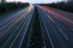 Bus: Mit welcher Geschwindigkeit kann die Autobahn befahren werden?