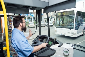 Beim Bus müssen Lenk- und Ruhezeiten beachtet werden. 