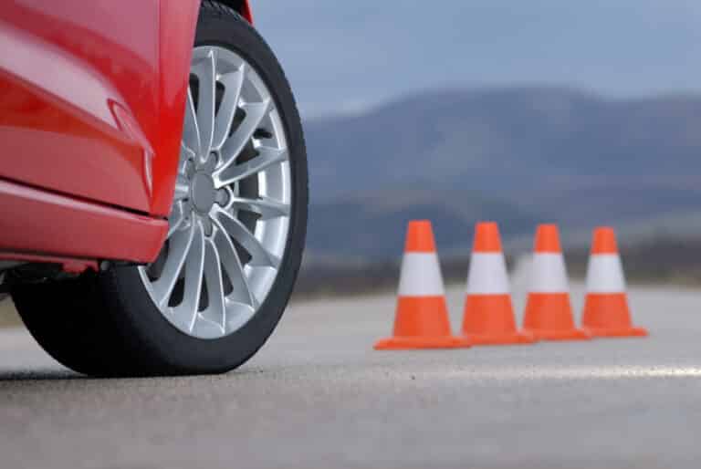 Fahrzeugmängel Folgen von abgefahrenen Reifen etc.