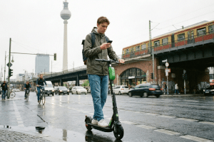 Verstöße auf dem E-Scooter können den Führerschein in Gefahr bringen.