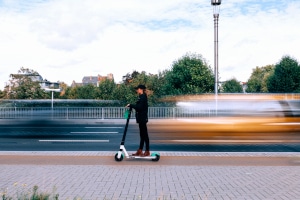 Elektrische Kleinstfahrzeuge können für die Teilnahme am Straßenverkehr zugelassen werden.