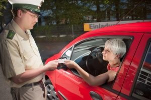 Ein Fahrverbot zu splitten ist nicht rechtens. Werden Sie erwischt, ist eine Strafe fällig.