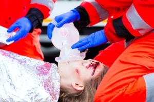 Ein Frontalunfall kann zu schweren Verletzungen führen.