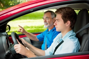 Nicht nur bei einem Führerschein der Klasse B sind gewisse Pflichtstunden vorgeschrieben.