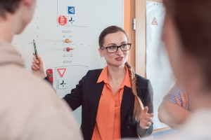 Sie erhalten keinen Führerschein, ohne die Fahrschule besucht zu haben.