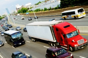 Zu den neuen Führerscheinklassen gehört auch C1E für mittelschwere Lkw  mit Anhänger.