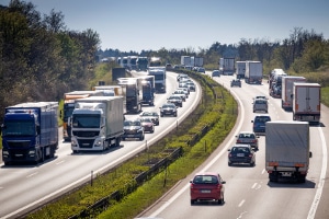 Geblitzt auf der Autobahn: Die Kosten können je nach Fahrzeugart variieren.