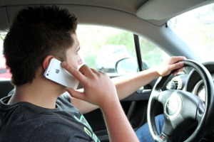 Geblitzt mit dem Handy am Ohr? Die Strafe kann variieren.