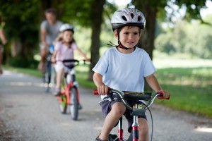 In Deutschland existiert auch keine Helmpflicht für Kinder.