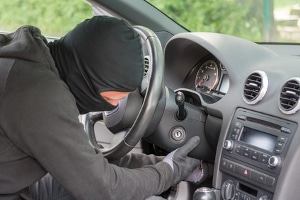 Bei einem Diebstahl ist es besonders ärgerlich, wenn sich der Kfz-Schein im Auto befand.