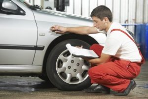 Zum Kfz-Tuning gehören auch Veränderungen am Motor oder am Fahrwerk.