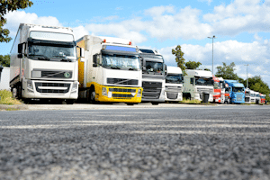 Für einen Lkw mit 3,5 Tonnen ist das Parken im Wohngebiet zu jeder Zeit möglich.