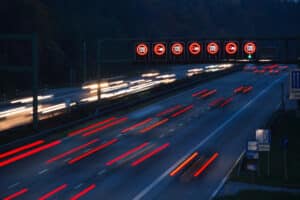 Besonders auf Autobahnen ist ein Massenunfall nicht selten.