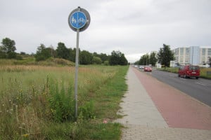 Das Parken auf dem Radweg ist nicht erlaubt.