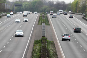 Die PKW-Maut gilt auf allen deutschen Bundesverkehrsstraßen - auf Autobahnen jedoch nur für Ausländer.