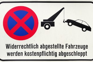 Schlimmstenfalls kann Sie der Besitzer von einem Privatparkplatz abschleppen lassen.