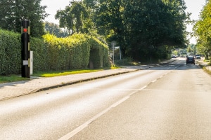 Das Wort "Radarstrafen" wird in Deutschland eher selten verwendet.