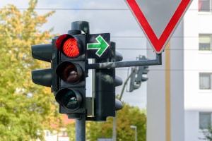 Teilweise gelten Sonderregelungen für Rechtsabbieger an einer Ampel.