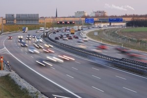 Je nachdem, wie viele Spuren eine Autobahn hat, ist die Rettungsgasse entsprechend zu bilden.