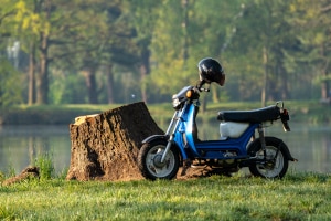 Sie dürfen einen Roller nicht ohne Papiere fahren.