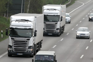 Sicherheitsabstand: Auf der Autobahn sollten Sie ihn um jeden Preis einhalten.