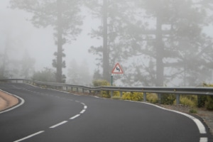 Eine Strafe für eingeschaltete Nebelscheinwerfer droht nur ohne Nebel.