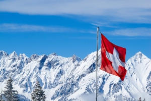 Sie haben einen Strafzettel aus der Schweiz erhalten? Hier erfahren Sie, ob Sie diesen bezahlen müssen.