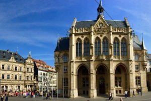 Autofahrer tanken in Erfurt billig, wenn sie die Benzinpreise vergleichen.