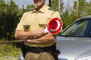 Bei Polizeikontrollen kann es für Temposünder teuer werden.