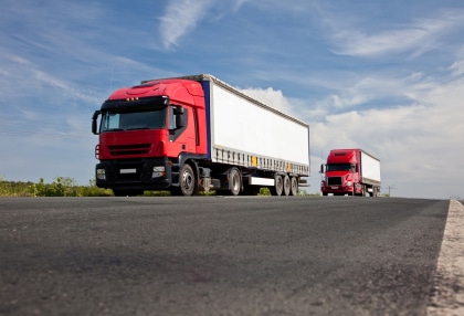 Was müssen Sie beim LKW-Überholen beachten? - Bußgeldkatalog 2021
