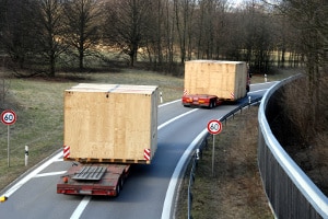 Überstehende Ladung beim Lkw: Welche Regelungen müssen beachtet werden, etwa zur Kennzeichnung?