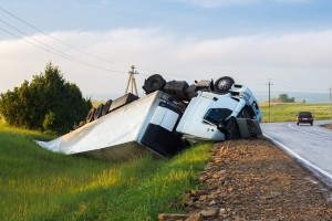 LKW-Unfälle werden oft durch Abstands- oder Geschwindigkeitsverstöße ausgelöst.