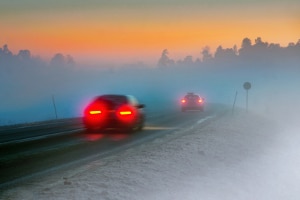 Bei einem Unfall mit Sommerreifen im Winter greift Ihre Vollkasko ggf. nicht.