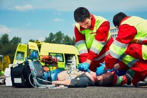 Bei einem Unfall mit Personenschaden droht auch eine Anzeige wegen fahrlässiger Körperverletzung oder Tötung.