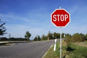 Stoppschilder im Straßenverkehr, Bedeutung und richtiges Verhalten