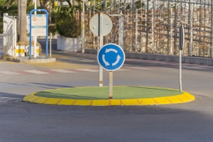 Wer hat Vorfahrt im Kreisverkehr?