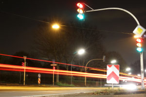 Die vorläufige Entziehung der Fahrerlaubnis wird mit dem Urteil bestätigt oder aufgehoben.