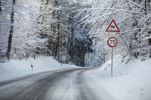 Im Winter muss der Bus Reifen mit besonderen Eigenschaften haben. 