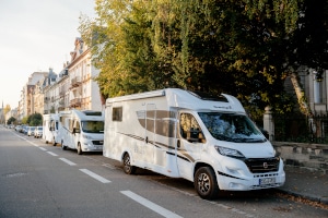 Wohnmobil parken: In verkehrsberuhigter Zone und Wohngebieten gelten spezielle Vorschriften.